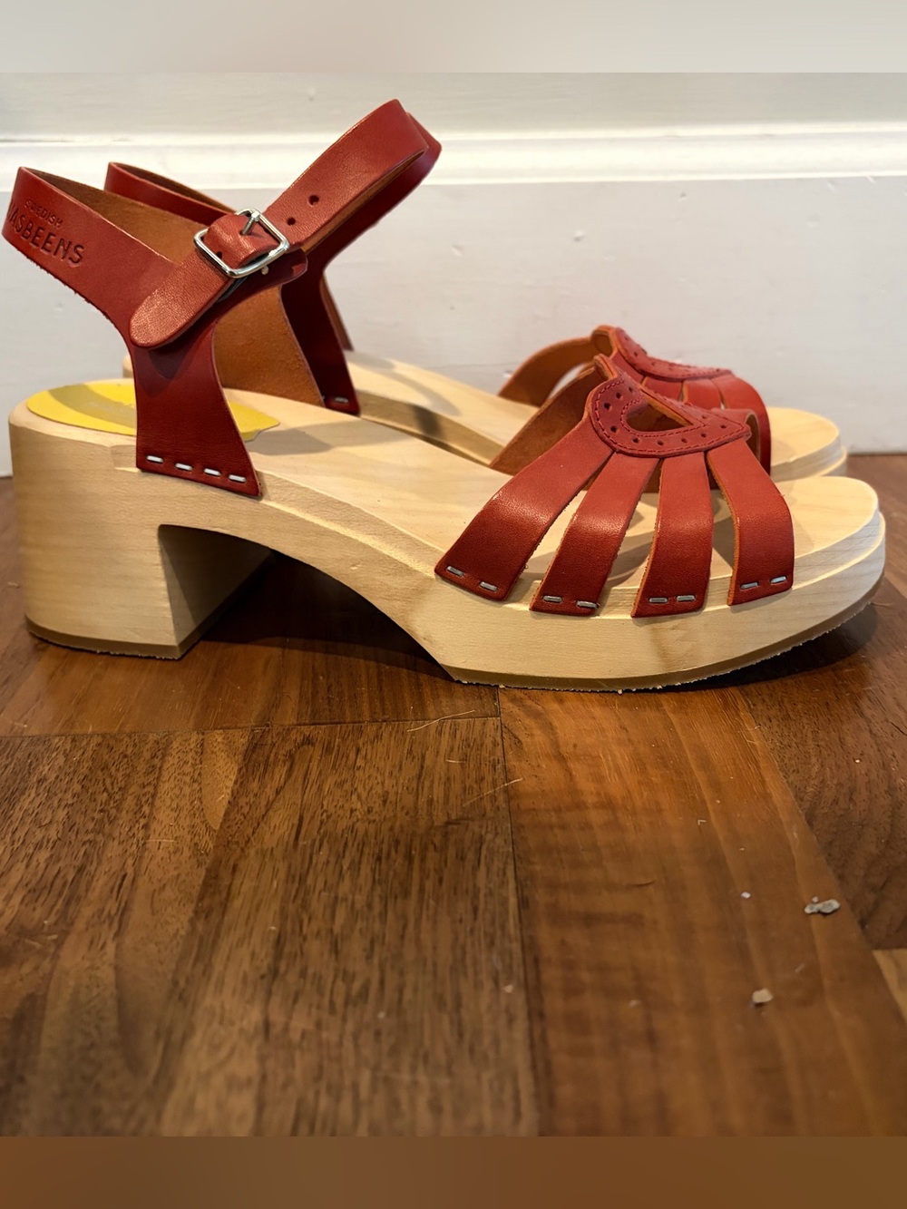 Swedish Hasbeens Red Heart-Strap Clog Sandals size 40 New - Picture 2 of 5